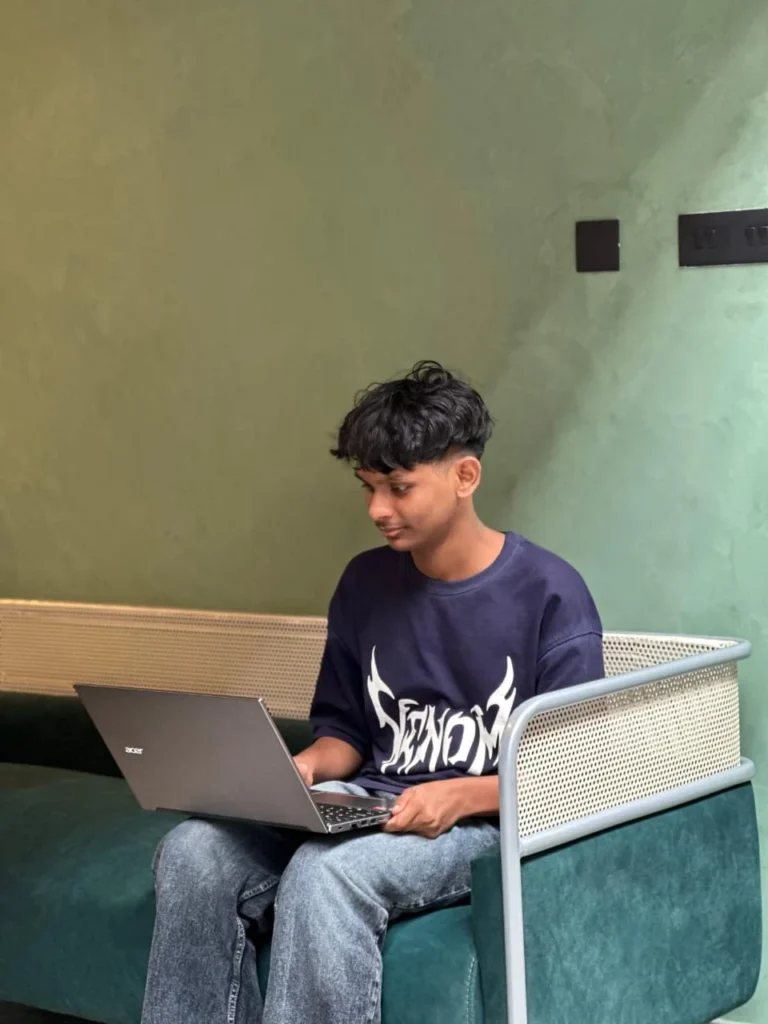 best freelance digital marketing analyst in Calicut working in laptop